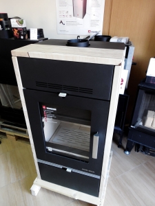 Piec wolnostojący HAAS+SOHN Farum z wymiennikiem wodnym kolor czarny/woodstone prestige